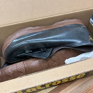 Men’s Buckled overshoe.